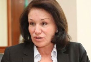 Azucena. Endeudamiento.