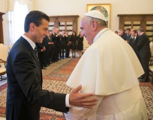 Enrique Peña y Papa Francisco. Encuentro.