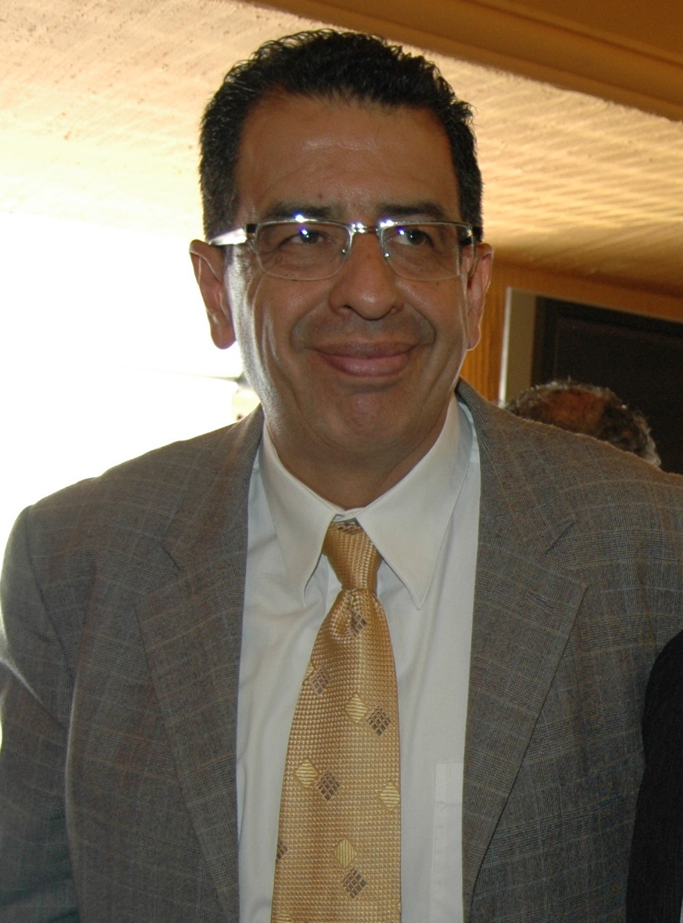 Rubén Mendoza. Busca diputación por el PRD.