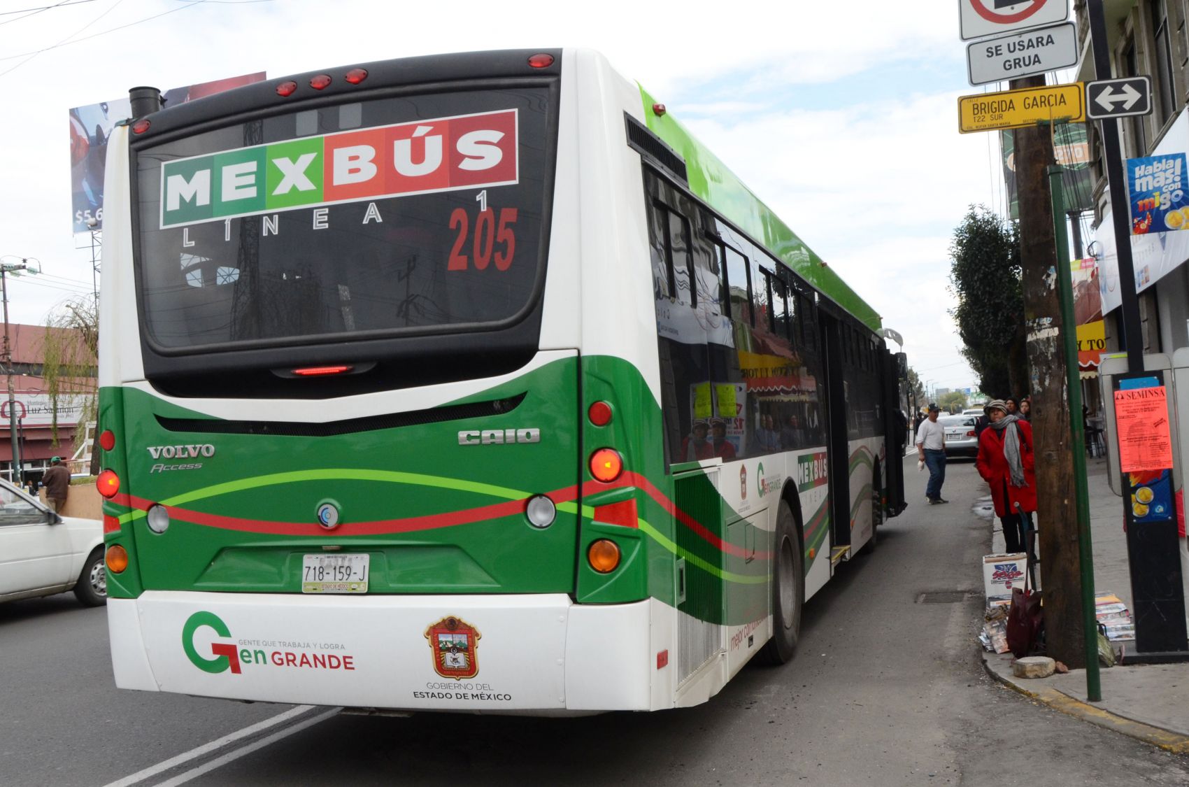 Paro parcial del transporte en Toluca; exigen aumento de 8 a 10 pesos  en el pasaje