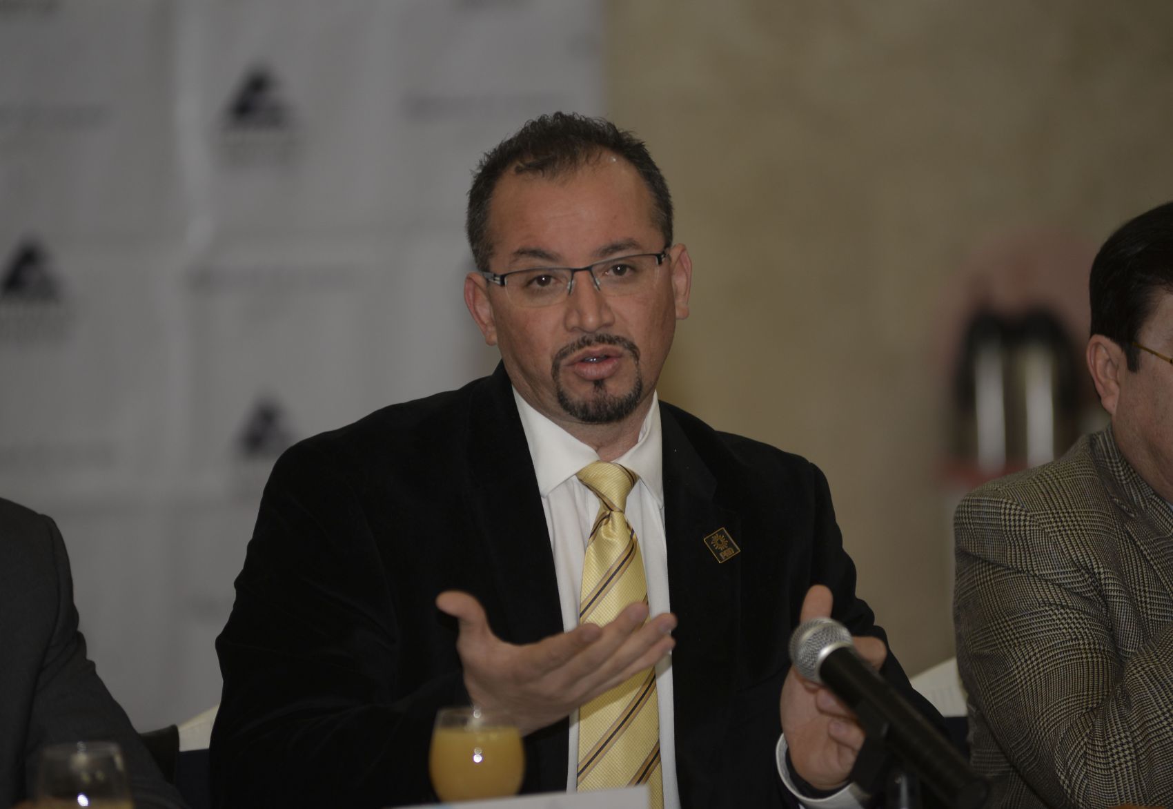 PRD Edomex sin dirigente;  pide licencia para registrarse como  pluri