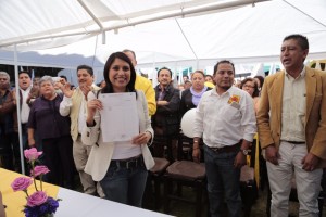 Xóchilt Vargas, en su registro como precandidata. (Foto :PRD)
