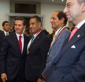 Peña Nieto y Humberto Benítez. Incondicionales. Foto Especial.