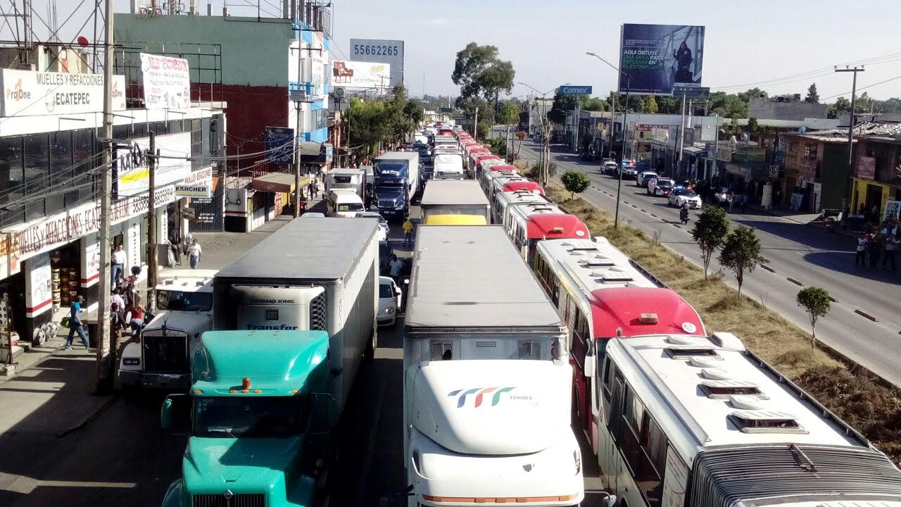 Automovilistas y usuarios del transporte en Edomex repudian bloqueos por gasolinazo