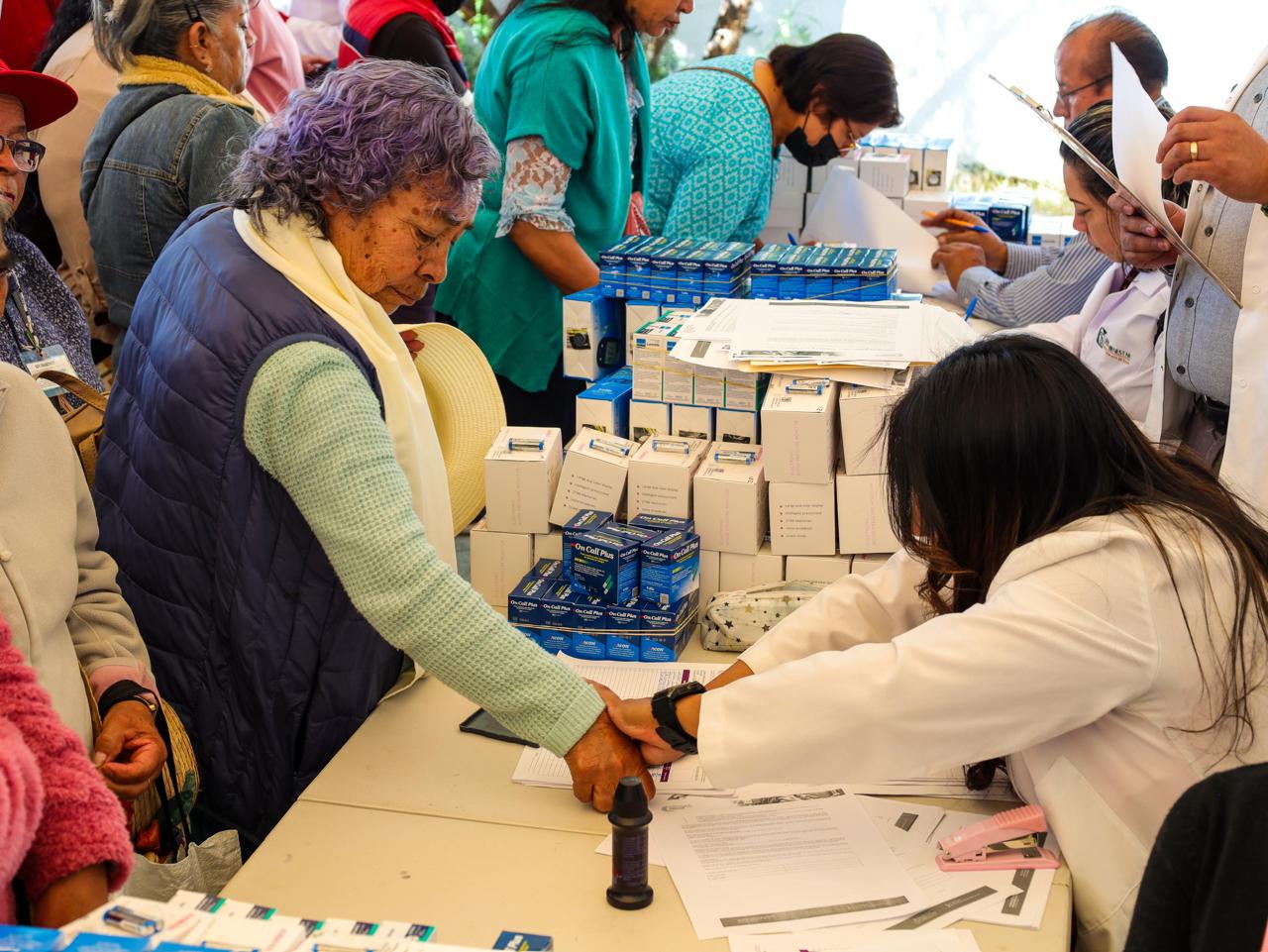 Entrega GEM más de 5 mil 700 equipos de chequeo médico a Grupos de Ayuda Mutua del Valle de Toluca