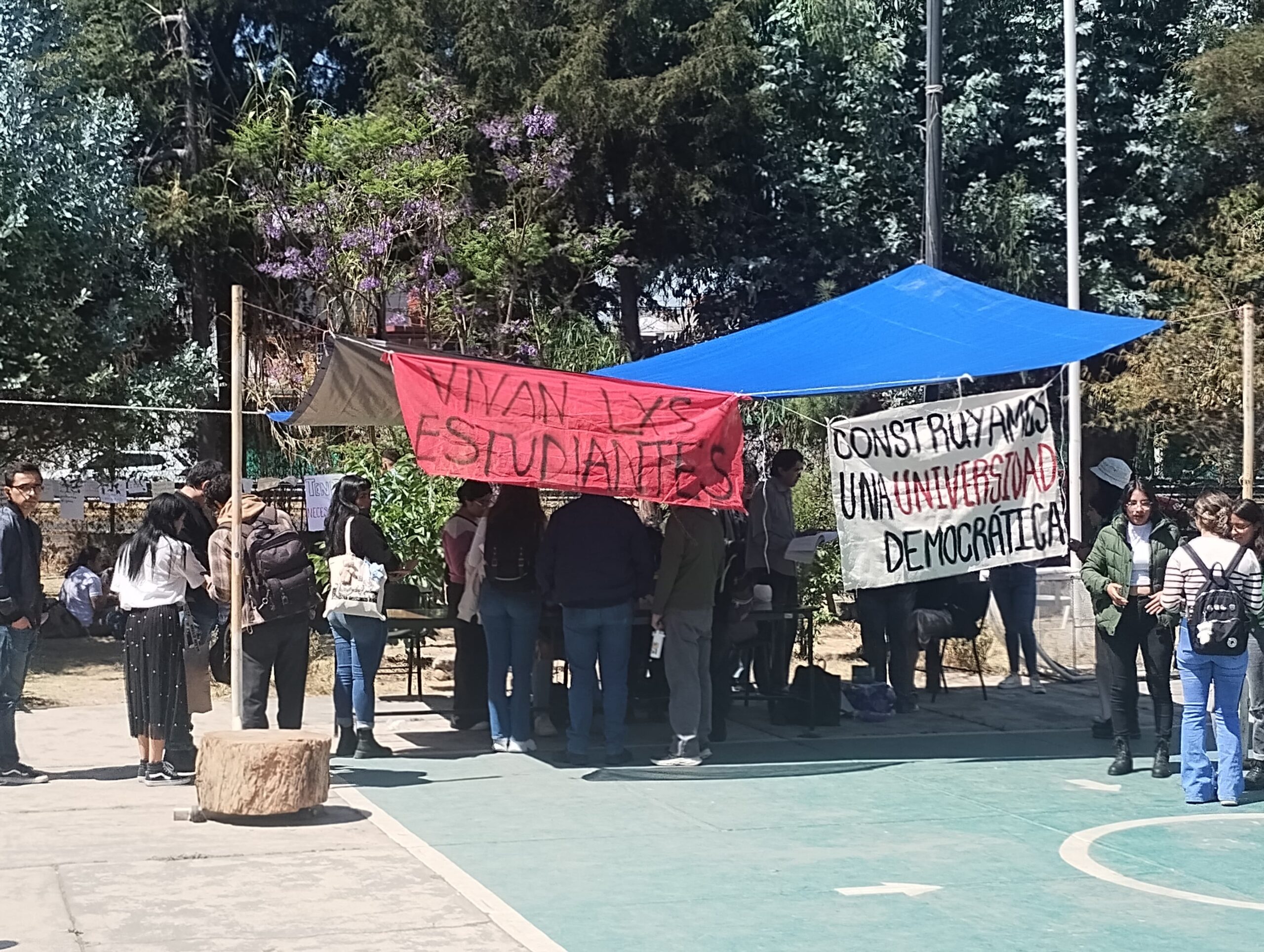 Votan en Humanidades y Artes; hubo tendederos en Ciencias, Facico y Derecho