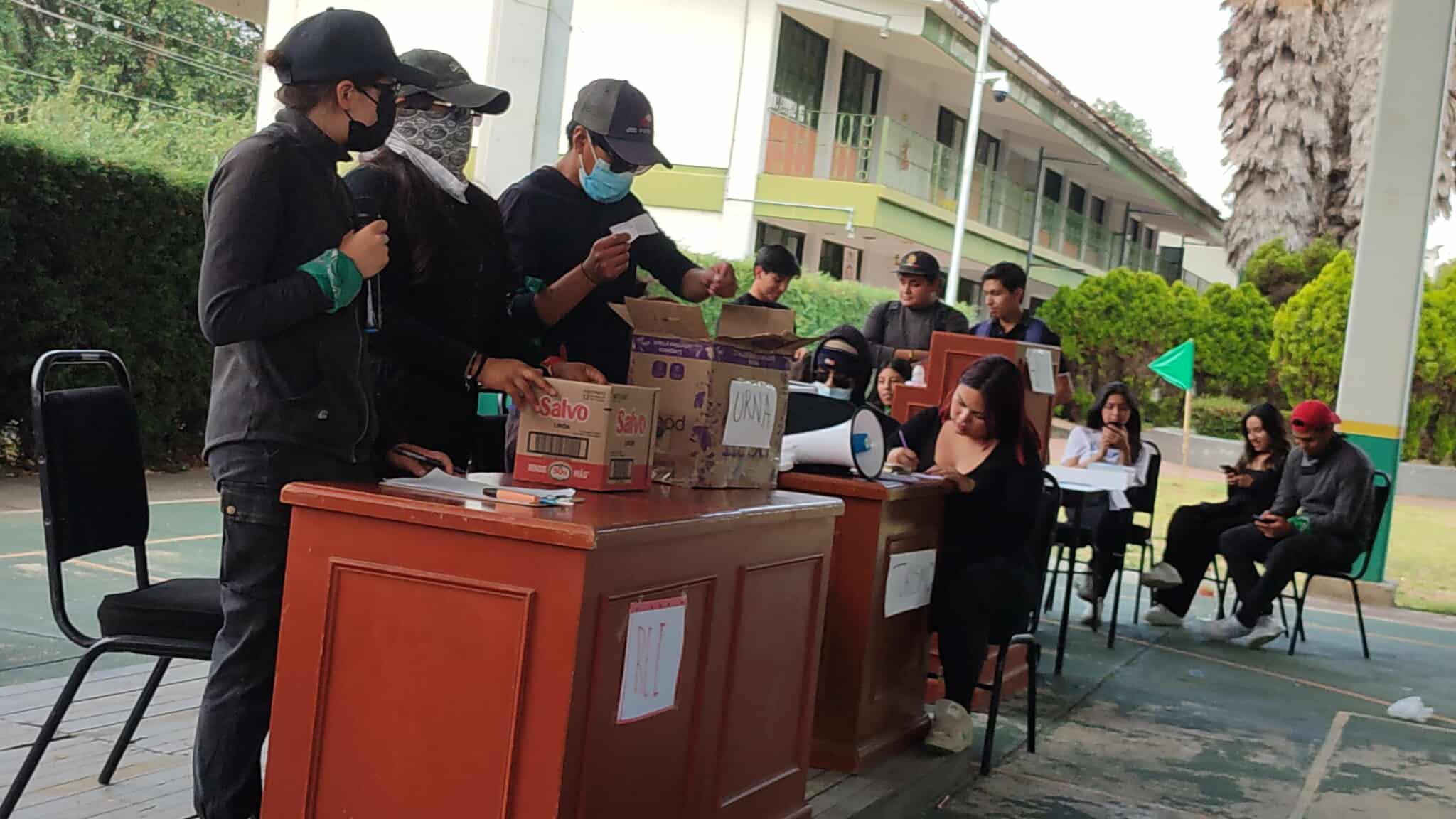 Asamblea Universitaria aprueba desconocer al rector interino y al proceso electivo de rectoría