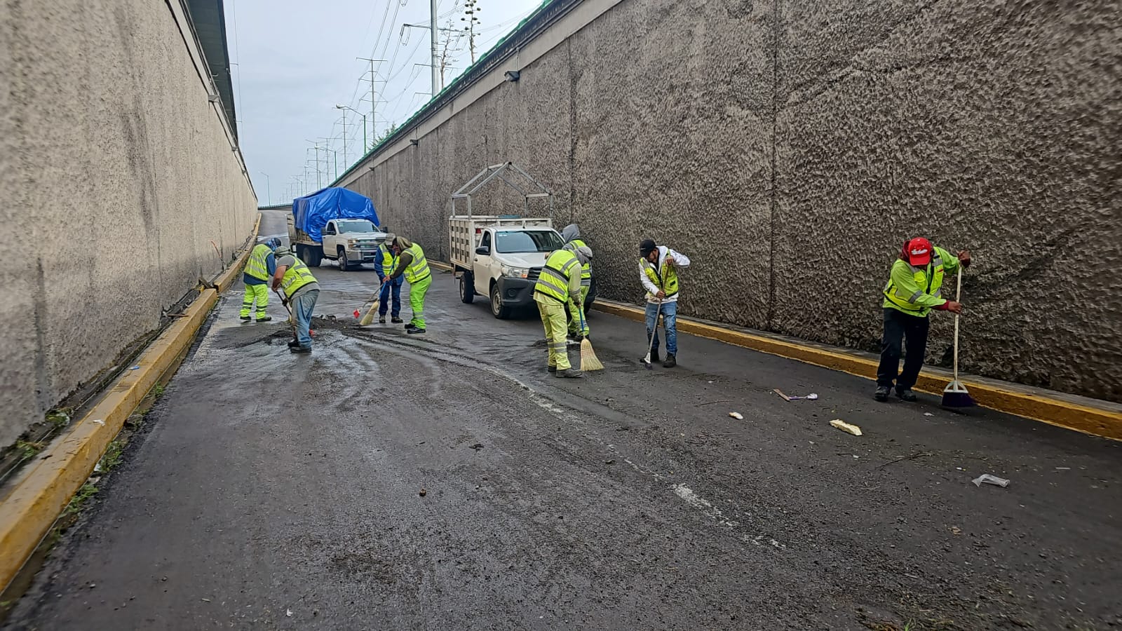 Realiza Toluca labores de limpieza tras fuerte lluvia