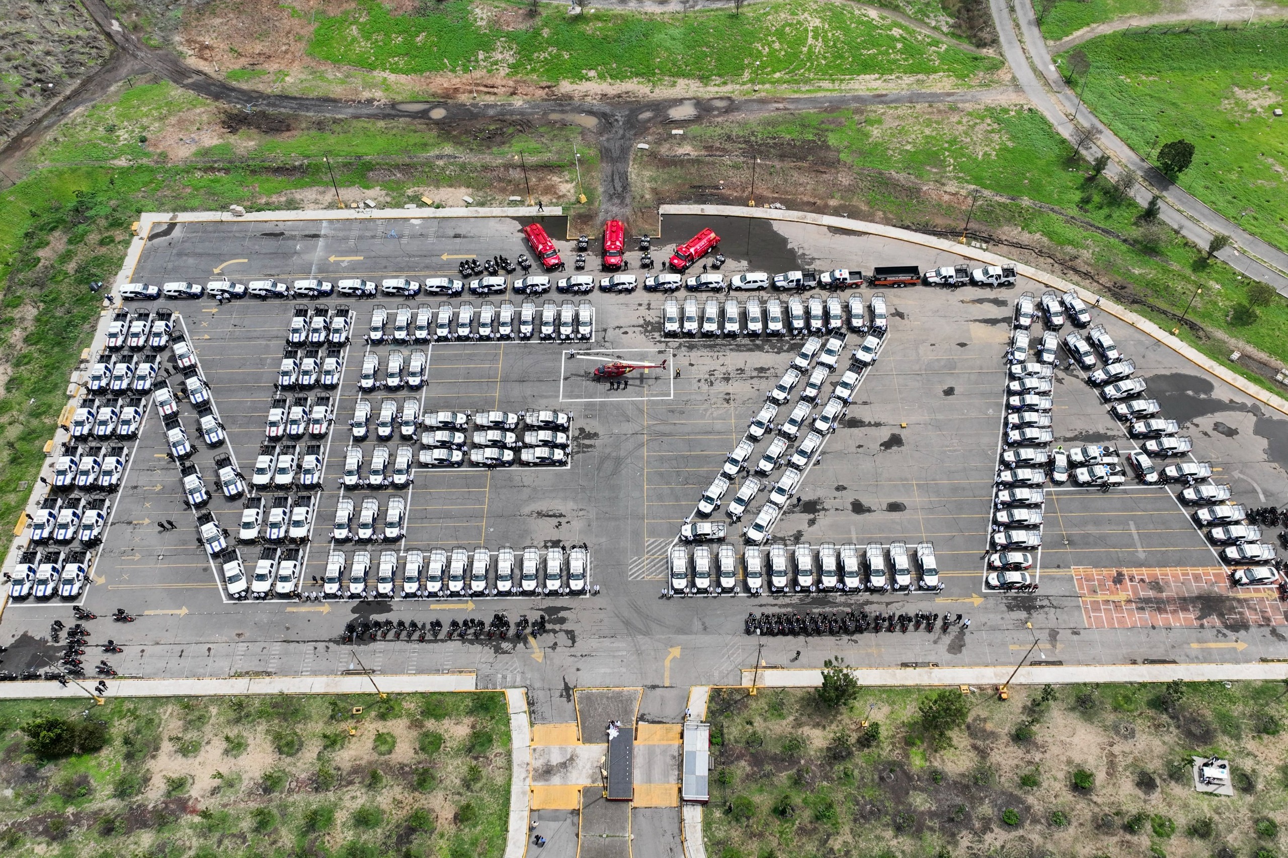 Entrega Delfina Gómez 240 nuevas patrullas a Neza para fortalecer la seguridad pública