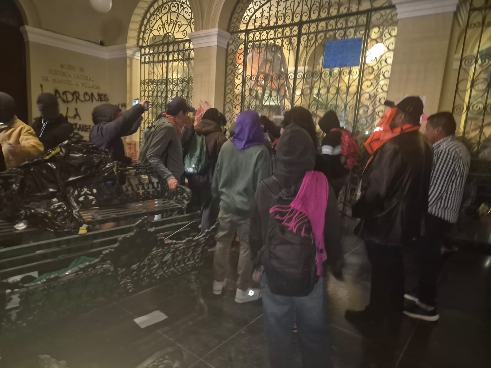 Fracasa desalojo en Casa del Estudiante; hay cuatro detenidos que no eran universitarios