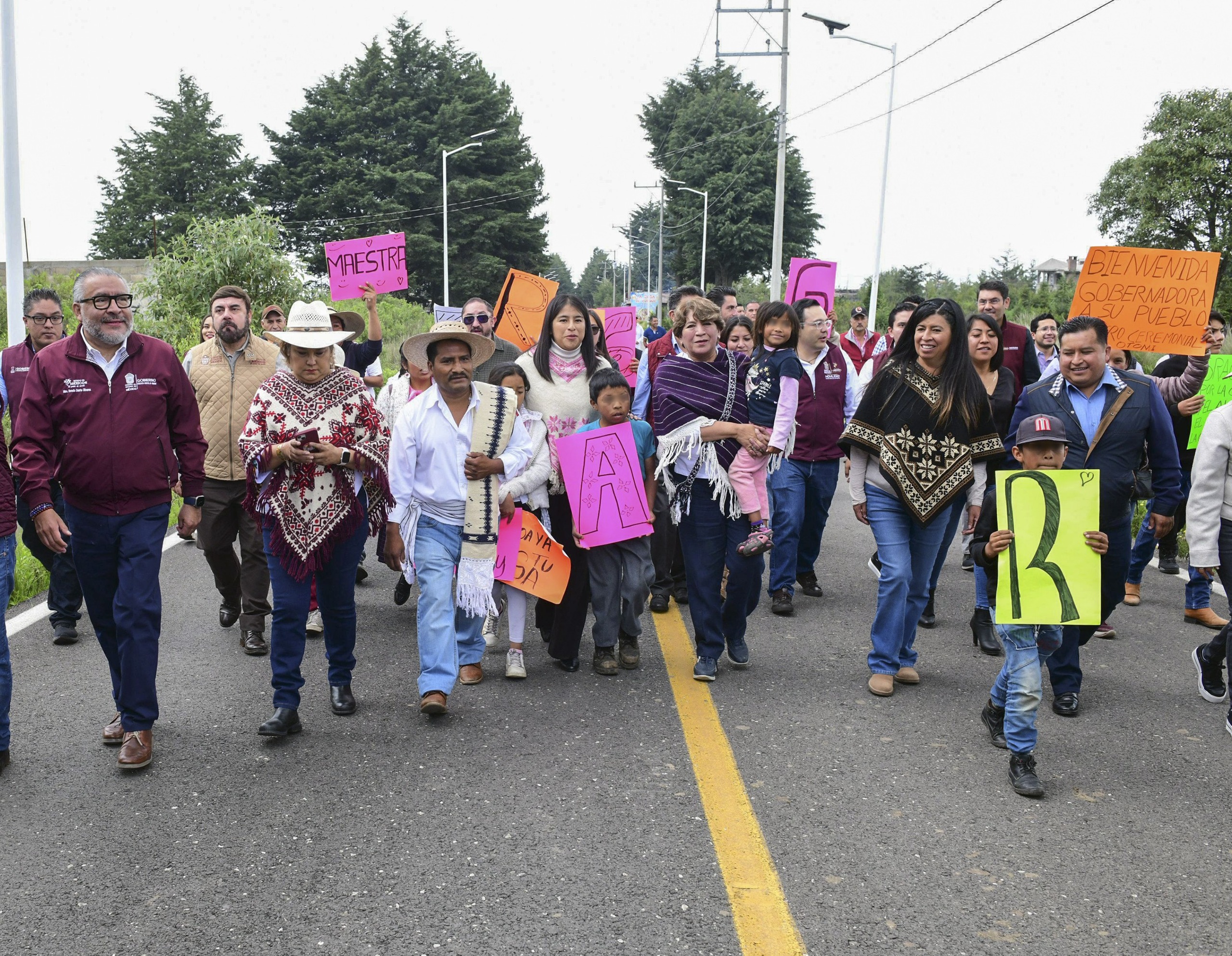 Entrega Delfina Gómez rehabilitación de camino al Centro Ceremonial Otomí