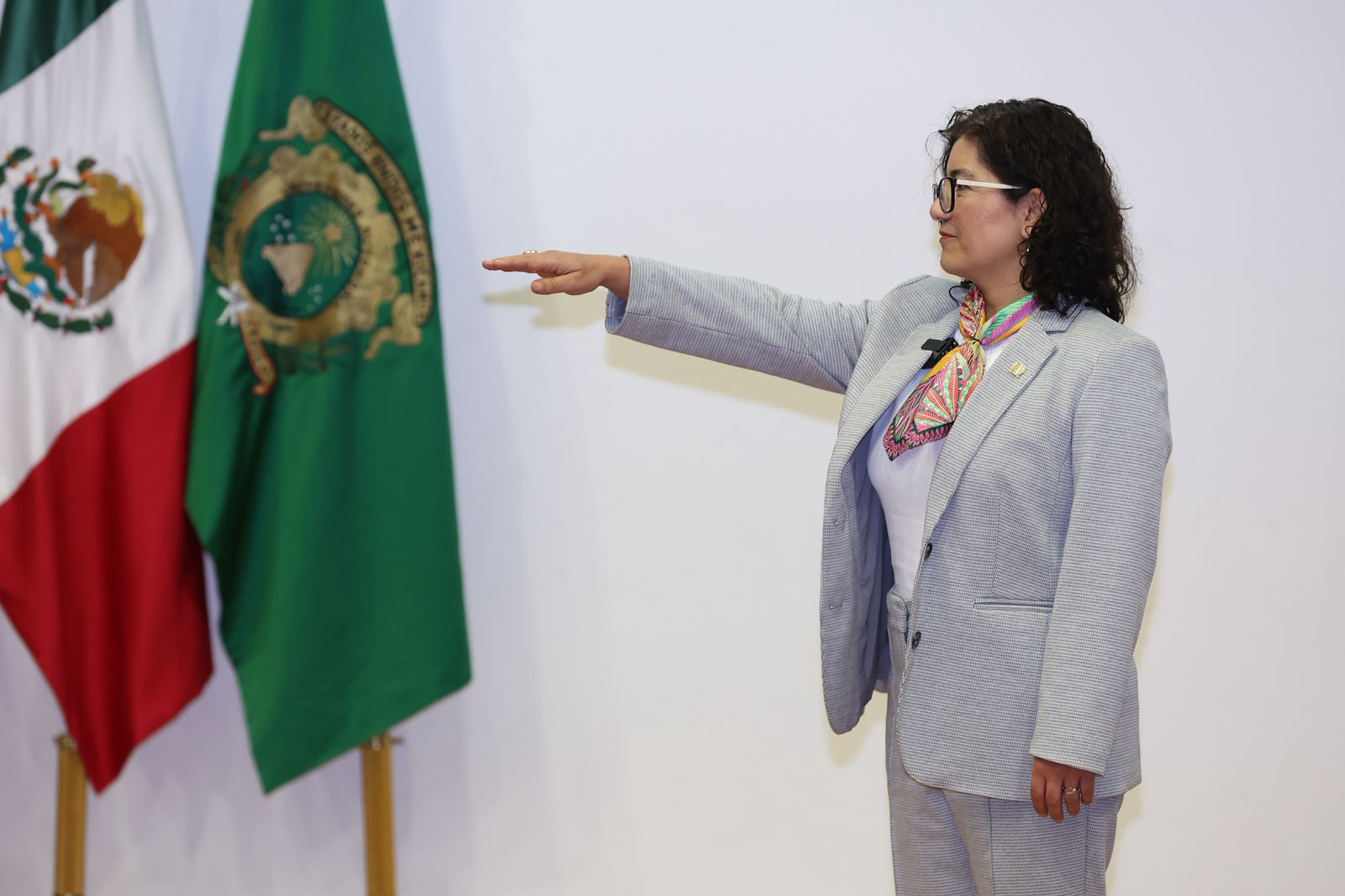 Patricia Zarza rinde protesta como rectora y llama al diálogo al movimiento estudiantil