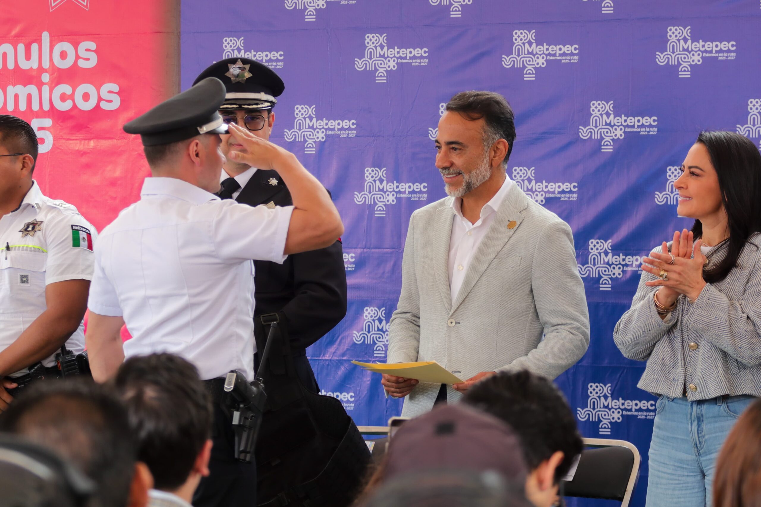 Entregan estímulos económicos a 129 elementos de la Policía Municipal de Metepec
