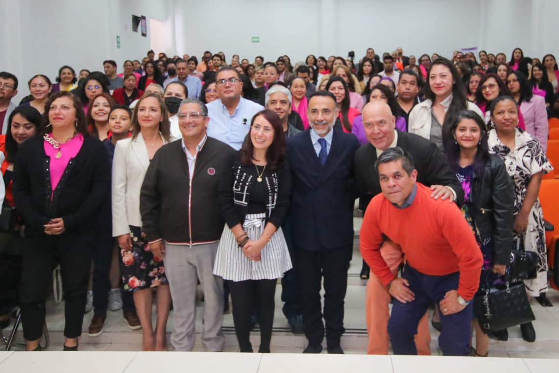 Clausura Fernando Flores curso de cuarta generación de Escuela de Negocios de Metepec