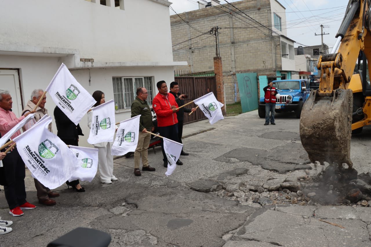Avanzan obras de pavimentación en el Barrio El Calvario de Zinacantepec