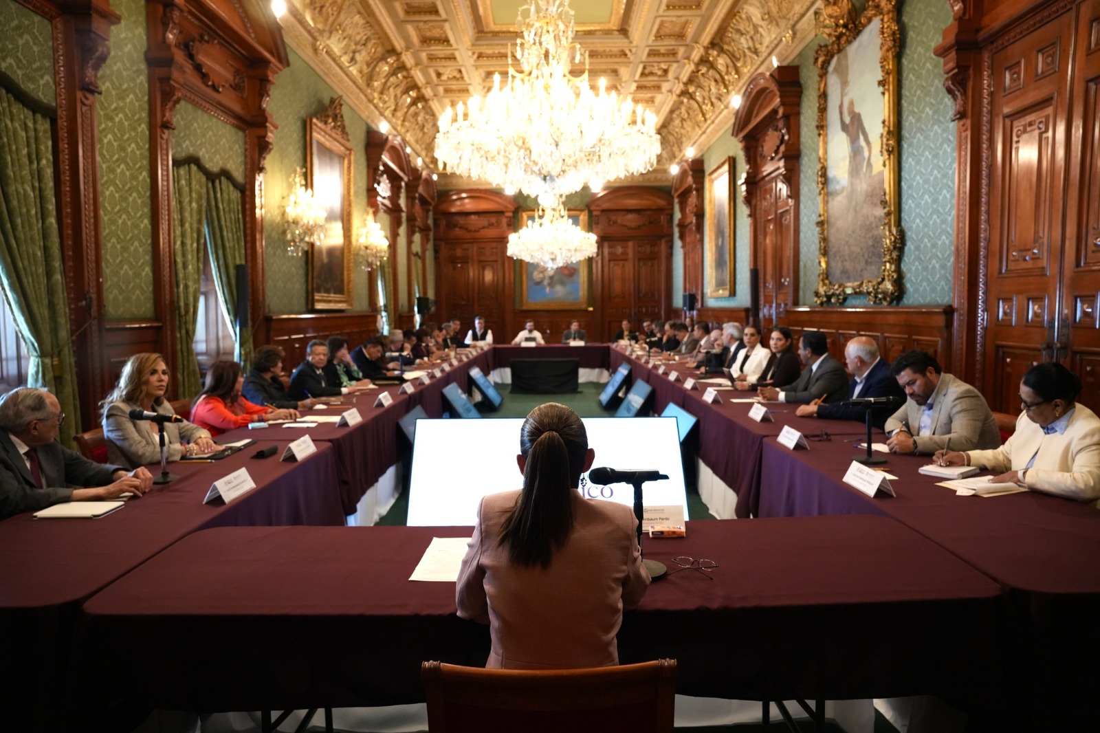 Van gobernadores a Palacio Nacional a reportar avances del esquema IMSS-Bienestar