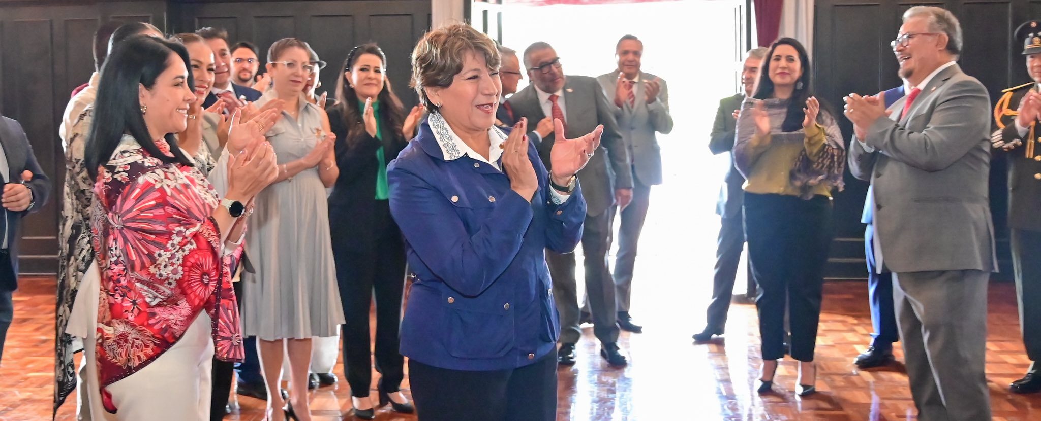 Así califica Delfina Gómez su gobierno; reconoce pendientes en seguridad y conservación de vialidades