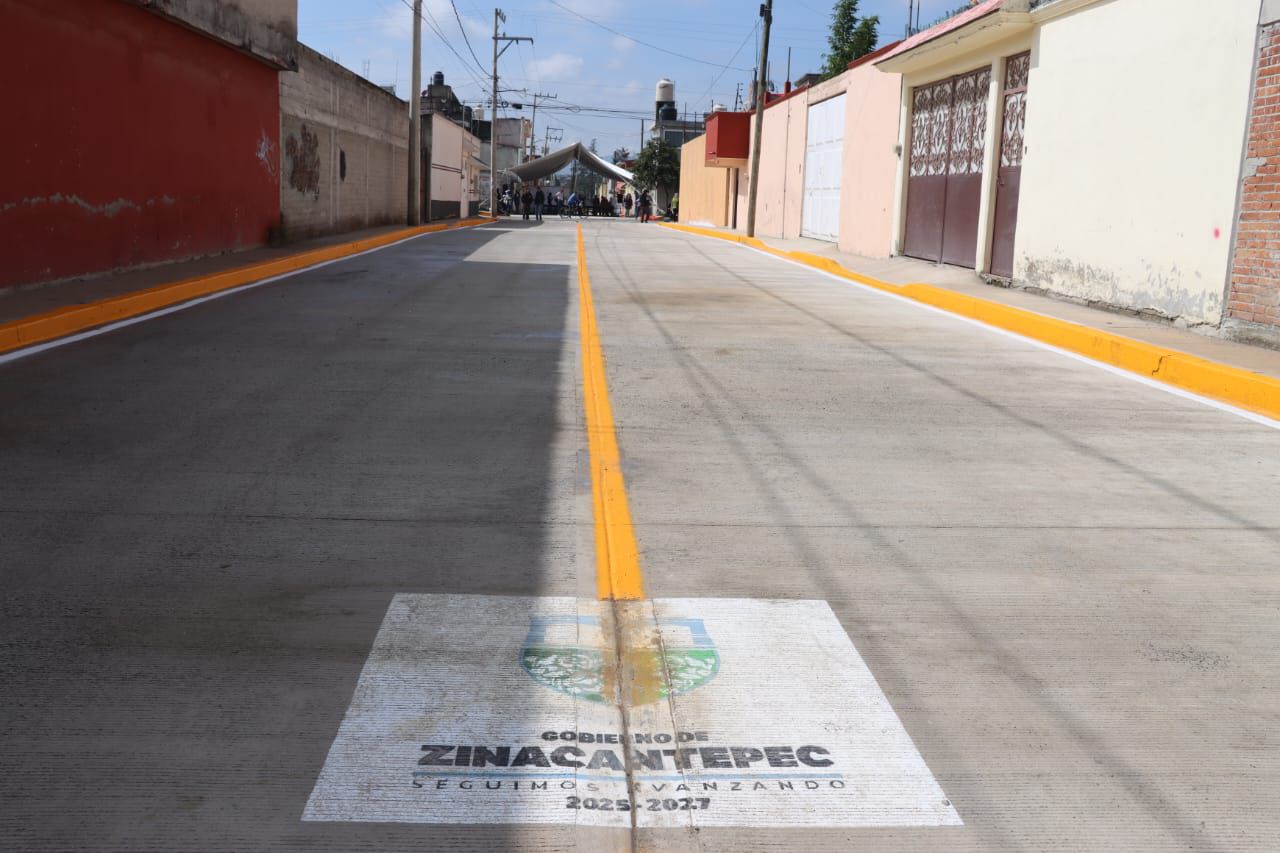 Inauguran pavimentación en otra calle de Zinacantepec