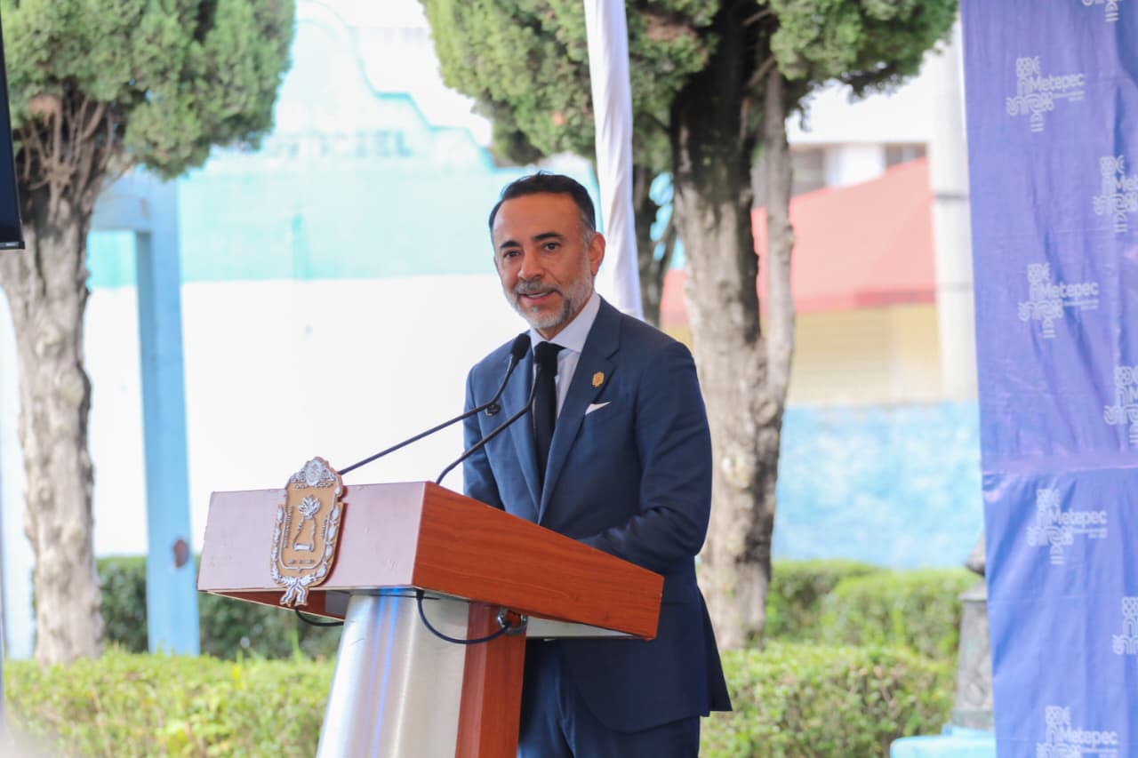 Fortalece Fernando Flores videovigilancia e iluminación de los espacios públicos en Metepec