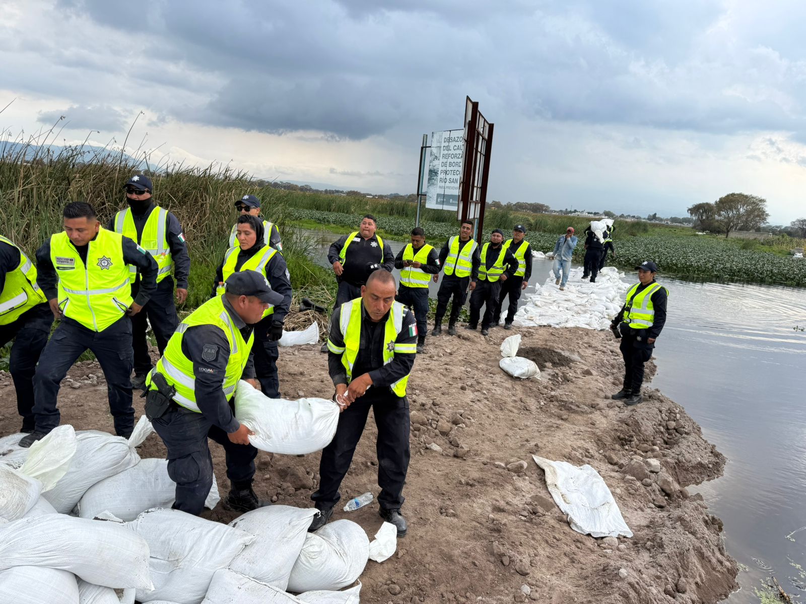 Gobierno Edomex refuerza bordos del Río Lerma para prevenir desbordamientos