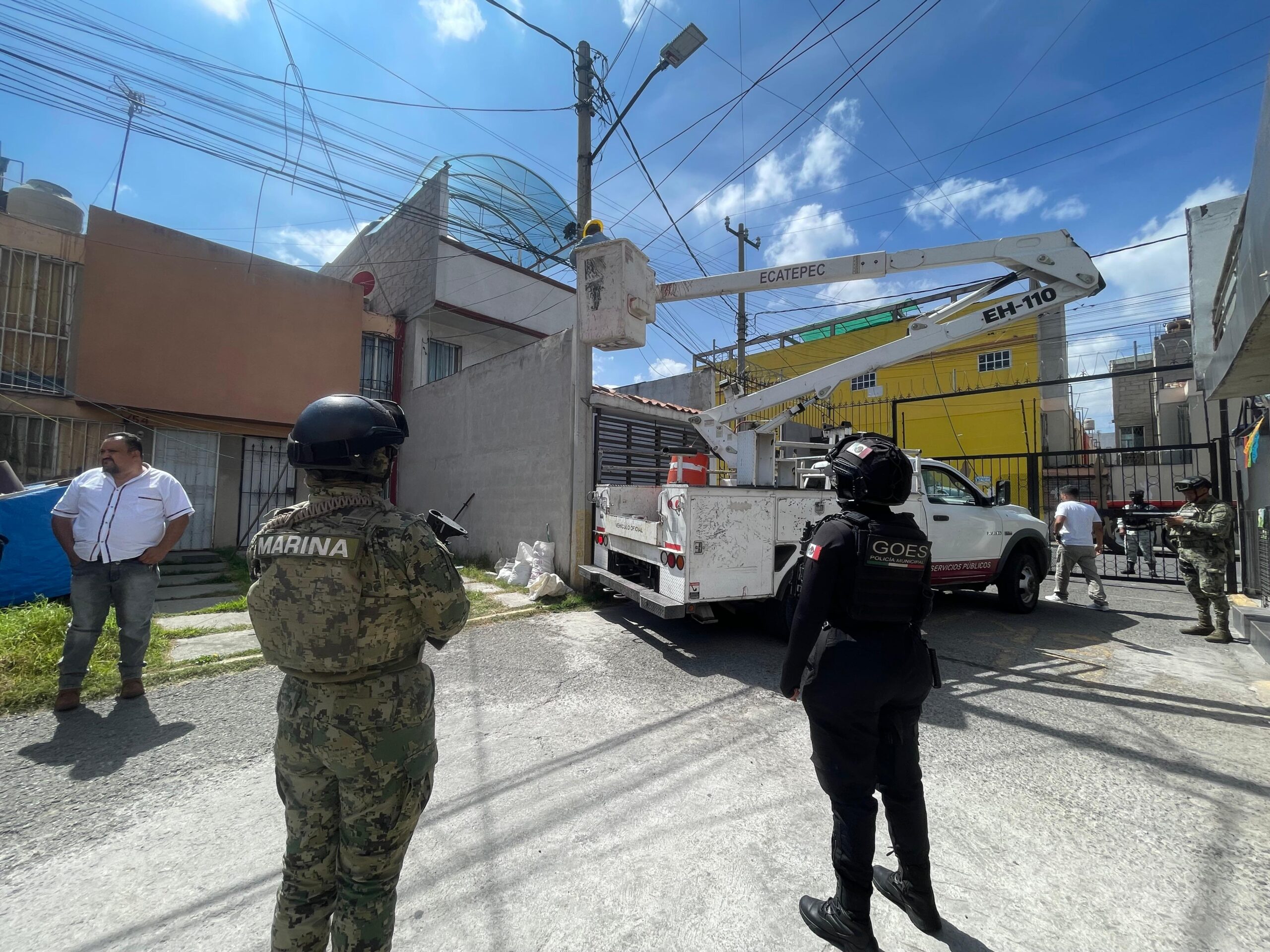 Retira Policía de Ecatepec cámaras irregulares en fraccionamiento controlado por los 300