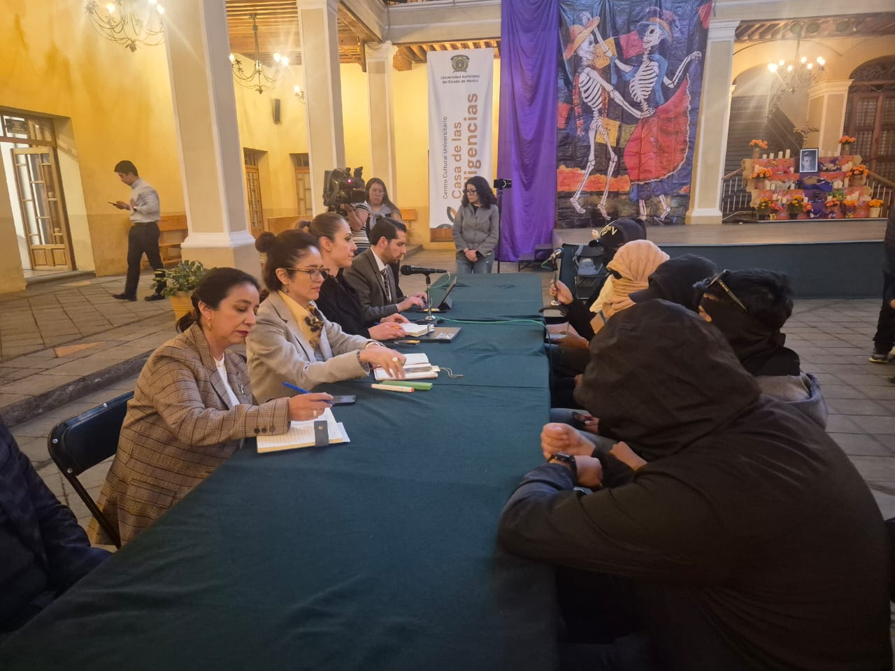 Se entrampa diálogo entre Enjambre Estudiantil y UAEMex; sin fecha para entrega de Rectoría