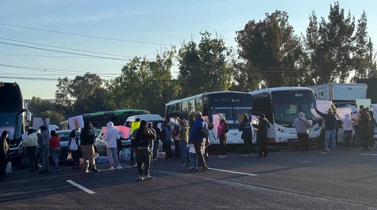 Protestan piperos por operativo contra huachicoleo del agua en Edomex; bloquean vialidades y carreteras