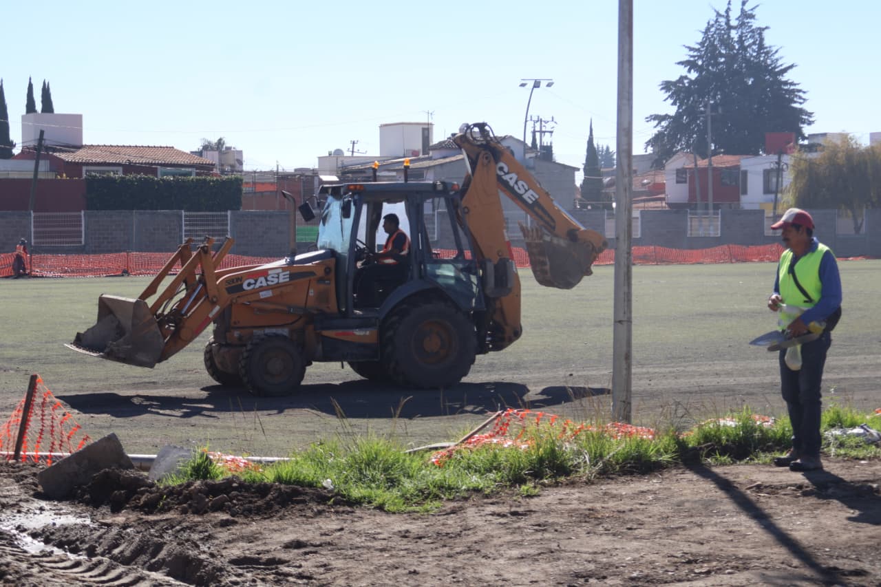Avanza rehabilitación de Unidad Deportiva de San Salvador Tizatlalli en Metepec