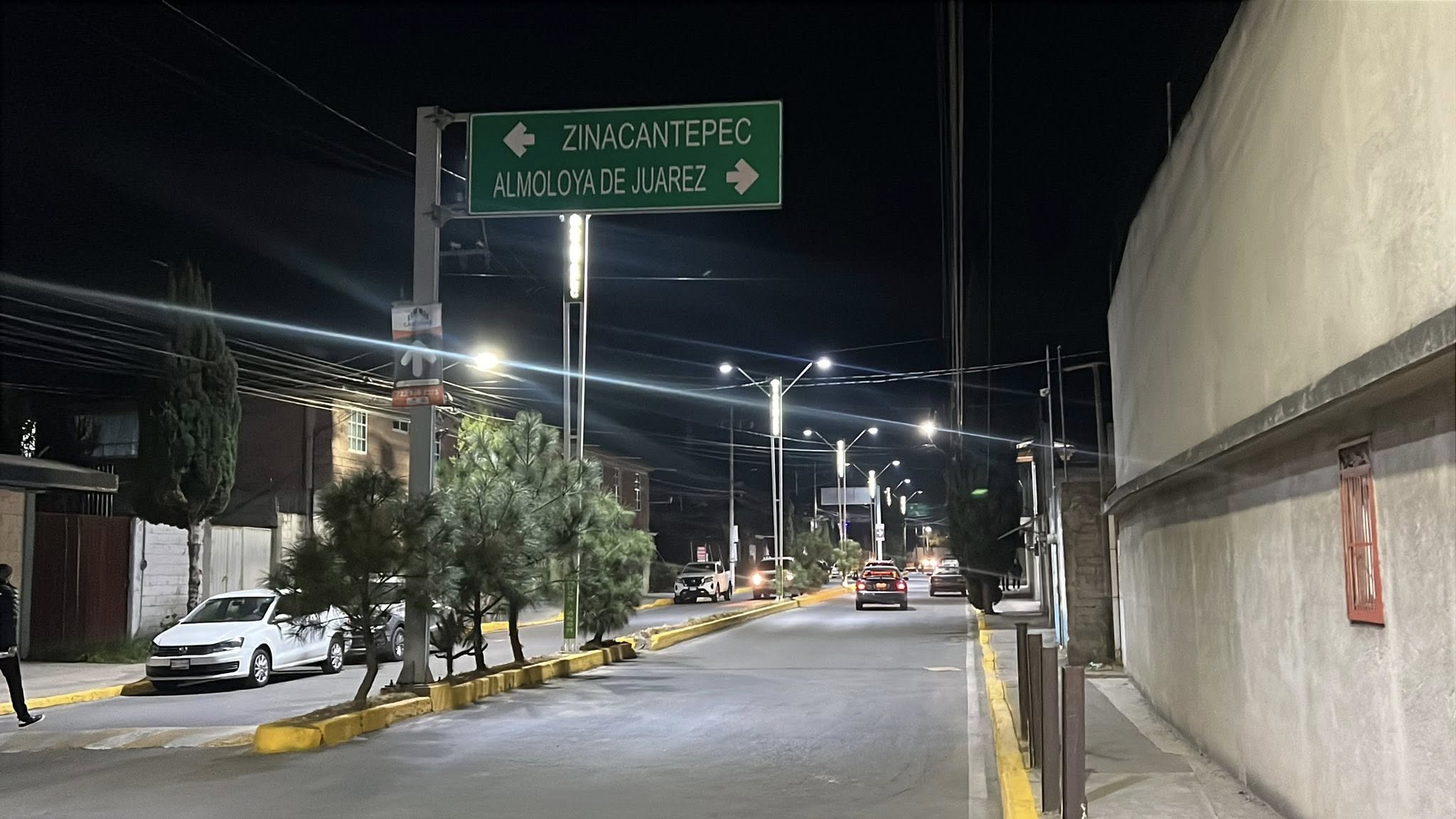 Entregan alumbrado en San Luis Mextepec, Zinacantepec