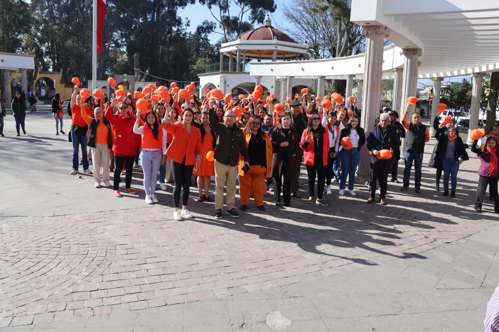 Emprenden caminata por Día Naranja en Zinacantepec