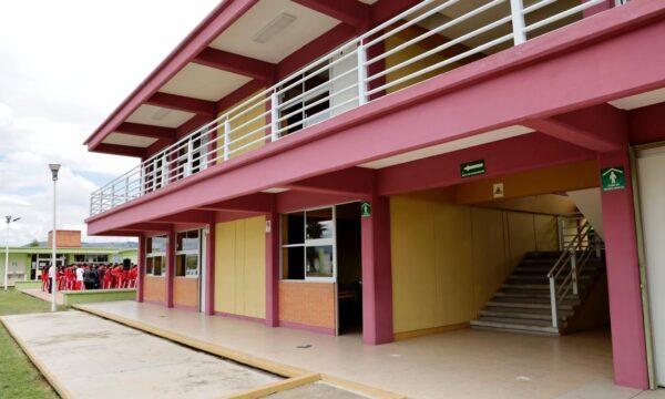 Se crean en Edomex siete nuevos bachilleratos tecnológicos; se han reconvertido 10 planteles de Secundarias en Prepas