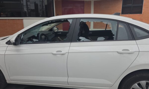 Perpetran atentado contra funcionaria de Tecámac; resultó herida en un brazo