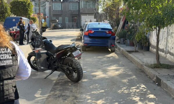 Localizan auto de conductor que arrastró a motociclista por dos kilómetros